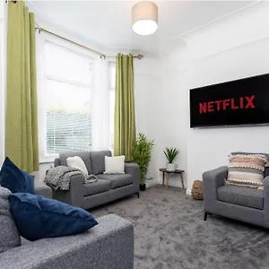 5 Double Bedrooms With Ensuites - Teesside House Tsac Holiday home Redcar