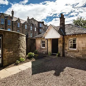 Trinity Lodge, House With The Private Garden In Lodge Edinburgh
